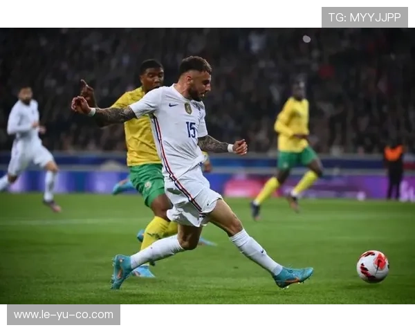 法国后卫卢卡斯如何从首次入选到世界杯稳健主力?近距离专访揭晓